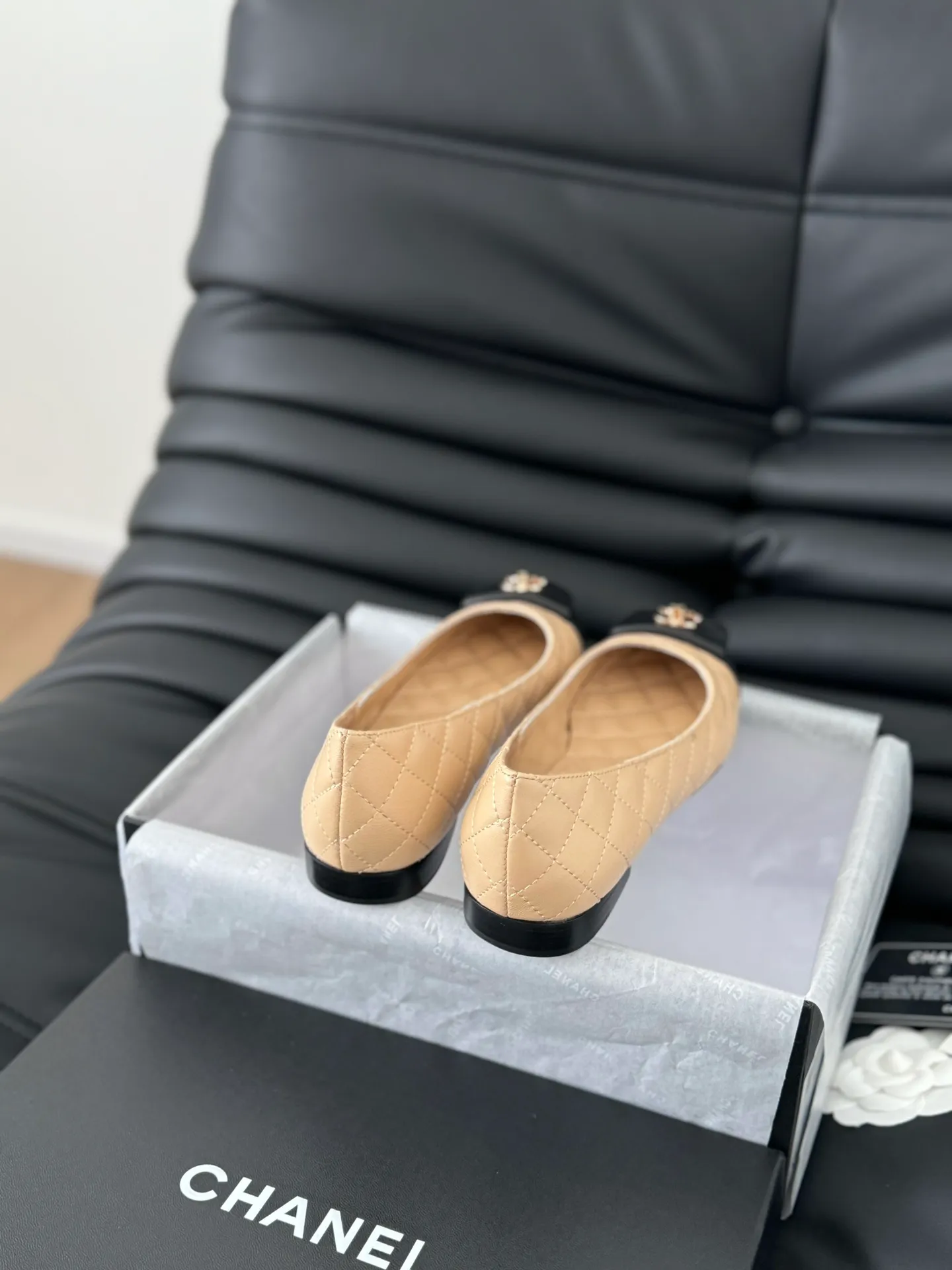 👟👟Ex-factory price 540👟👟 Purchasing-grade Chanel 24B new schoolbag buckle ballet shoes, classic diamond pattern, never tire of it😌 Sheepskin lining on the upper, leather outsole, high flat heel Size: 35-39 Other sizes 40/41/42/43 customized